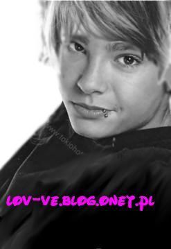 poze cu Tom Kaulitz - aici era mai mikc...dar tot dragutz - Tom Kaulitz
